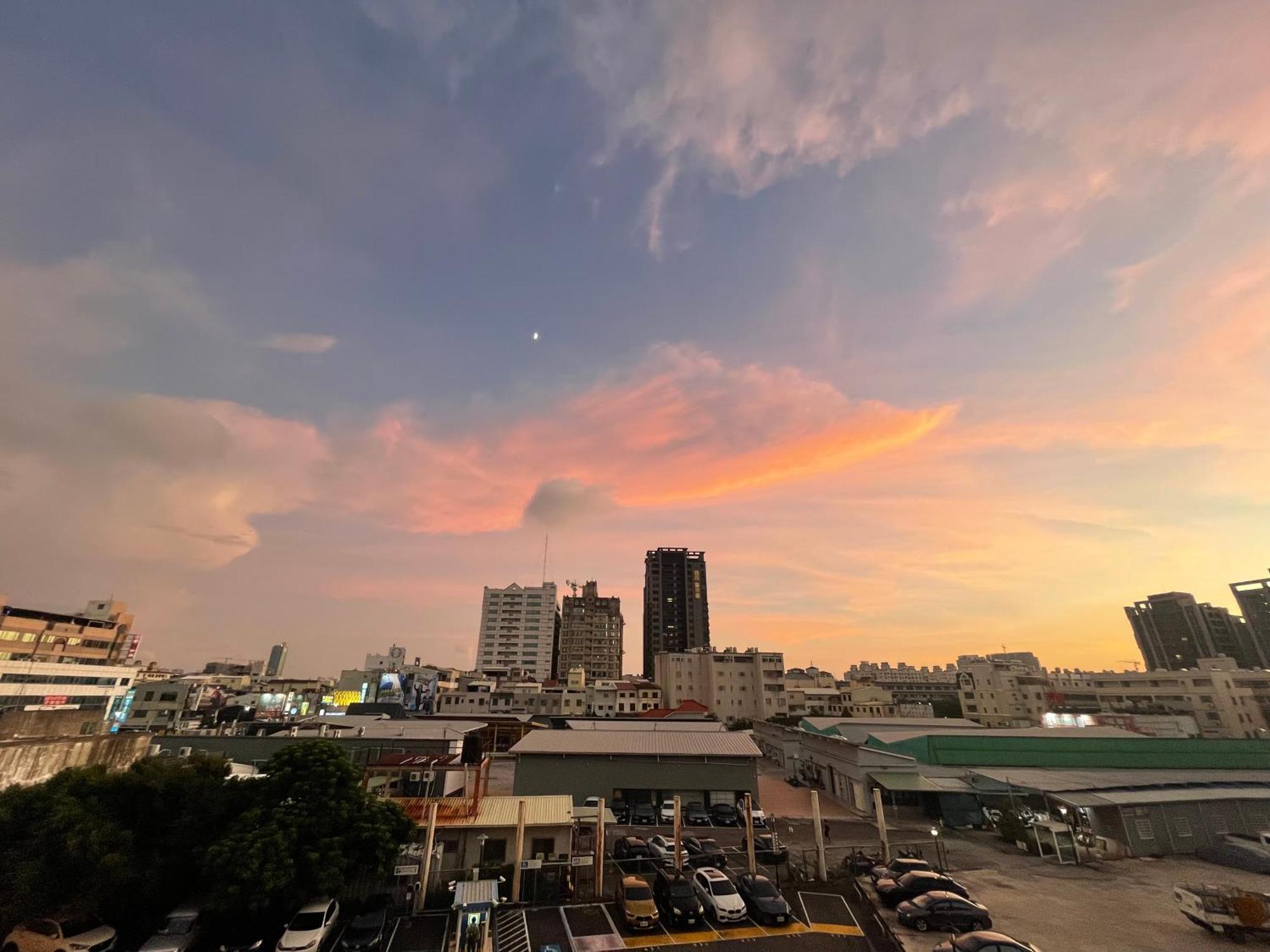 Moment Inn تاينان المظهر الخارجي الصورة